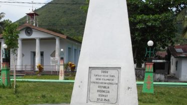 Memorial celebrating Indonesia's independence, 4 years late